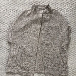 Open sweater/ cape / coat